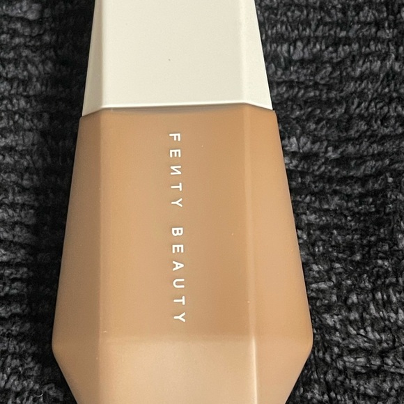 Fenty 16 Eaze Drop Blurring Skin Tint - Picture 4 of 4